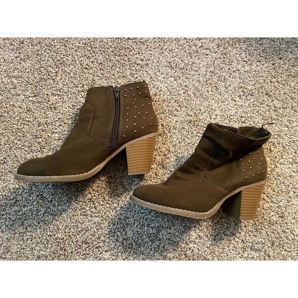 Booties old navy size 6 never worn olive green with gold studs - Picture 1 of 4